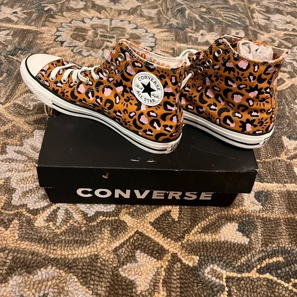 Converse Animal Print High-Tops with Pink Accents NWT NEVER WORN - Picture 3 of 3
